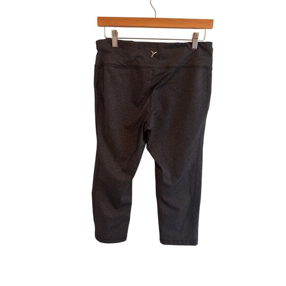 Old Navy Active Size L Fitted Compression Gray Capri Cropped Athletic Leggings - Picture 2 of 6